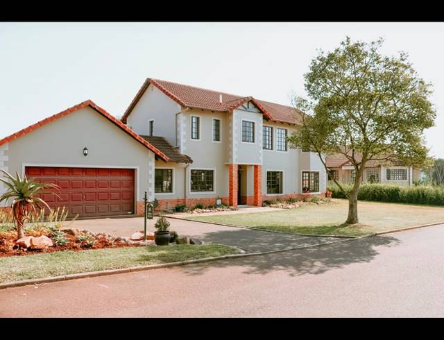 4 BEDROOM HOUSE FOR SALE IN CLIFTON HILL ESTATE